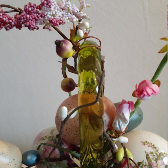 Green Glass Basket With Floral Eggs - Picture 4 of 11